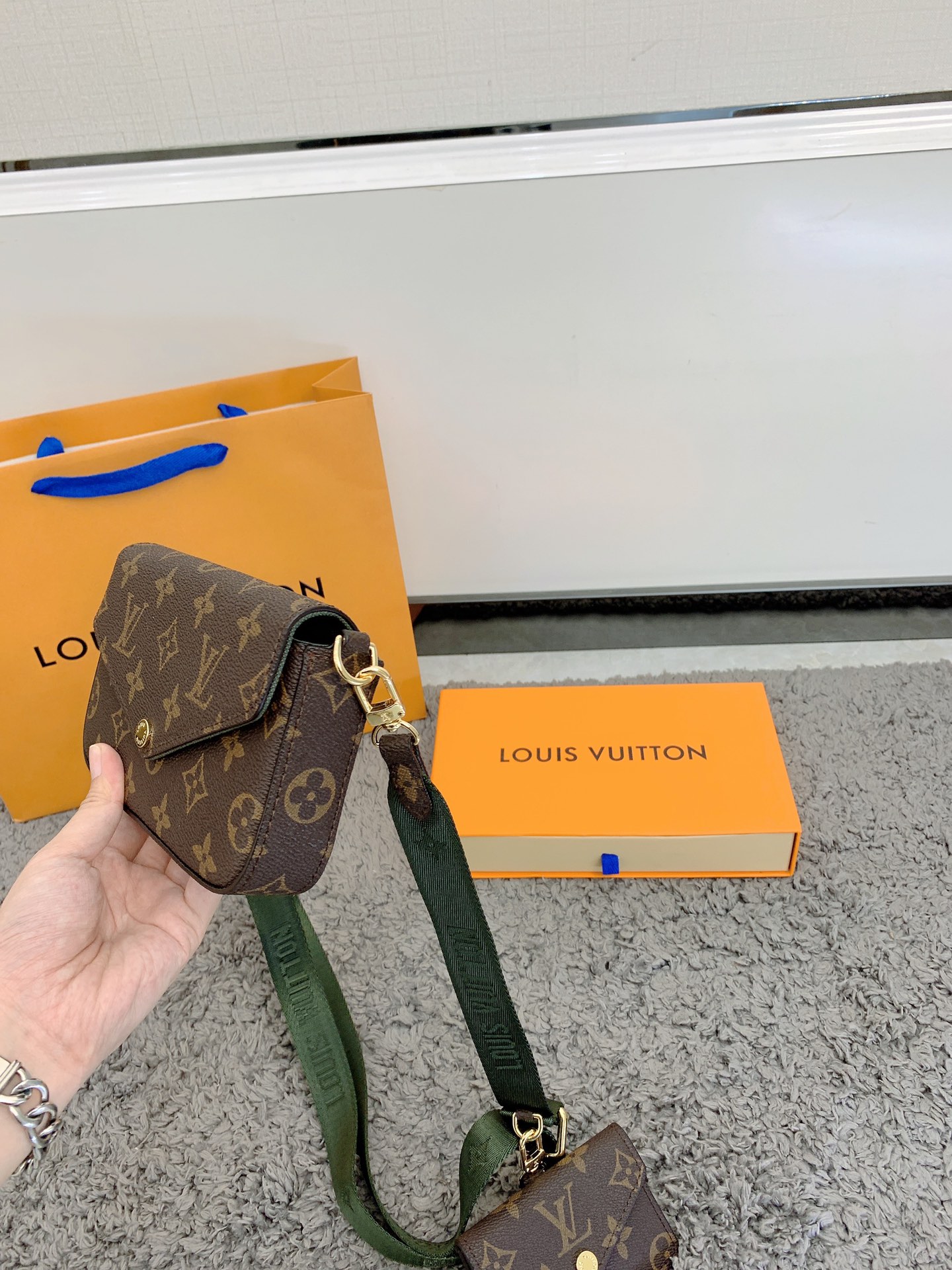 LV $58 gallery