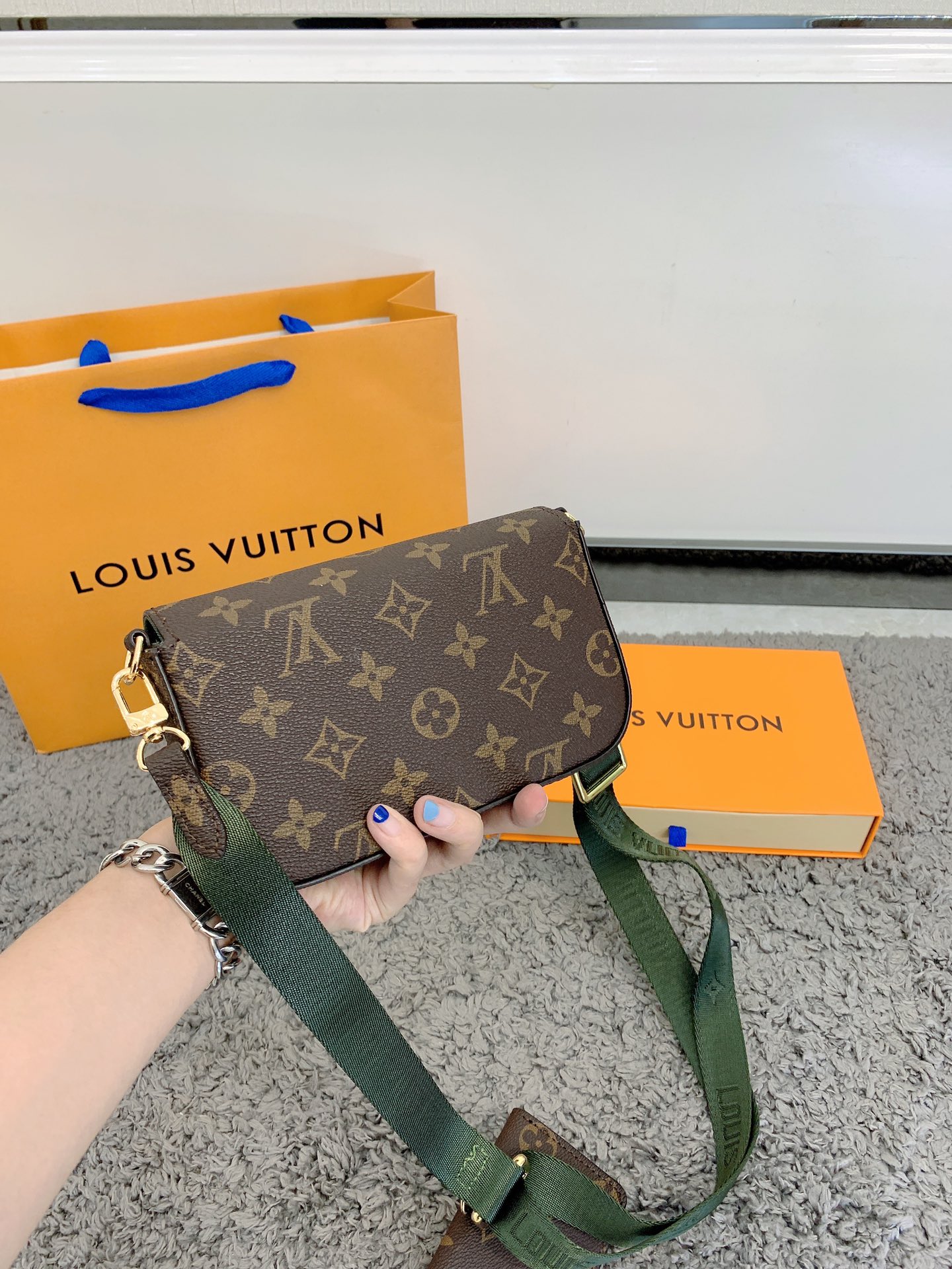 LV $58 gallery