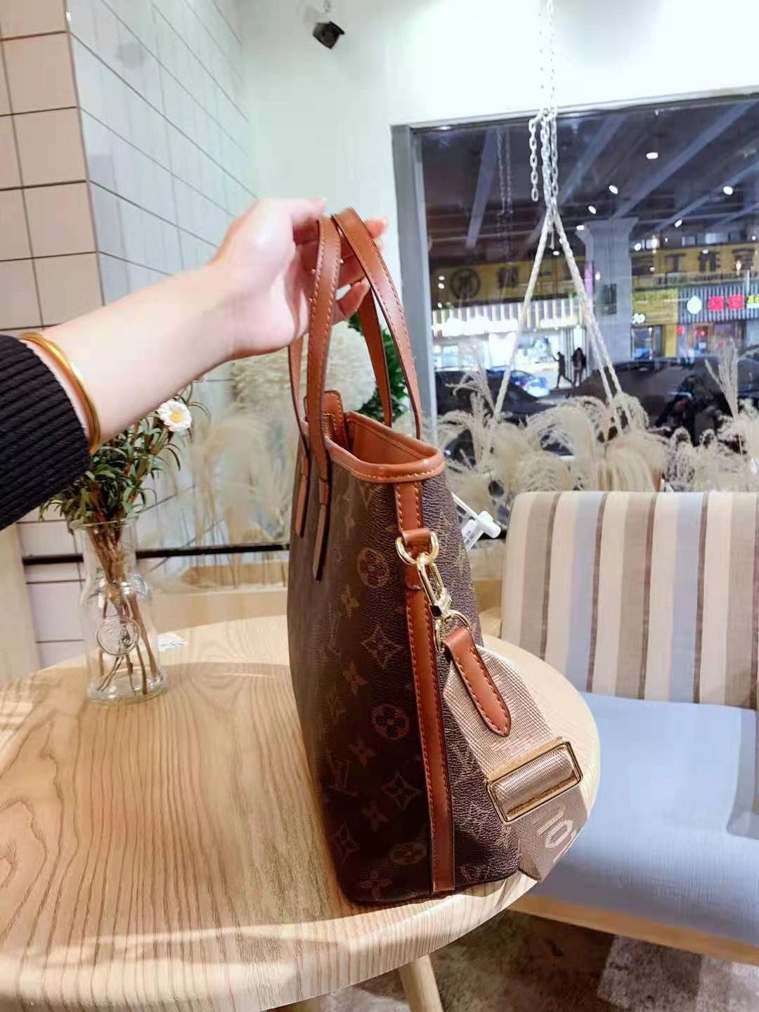 LV $58 gallery