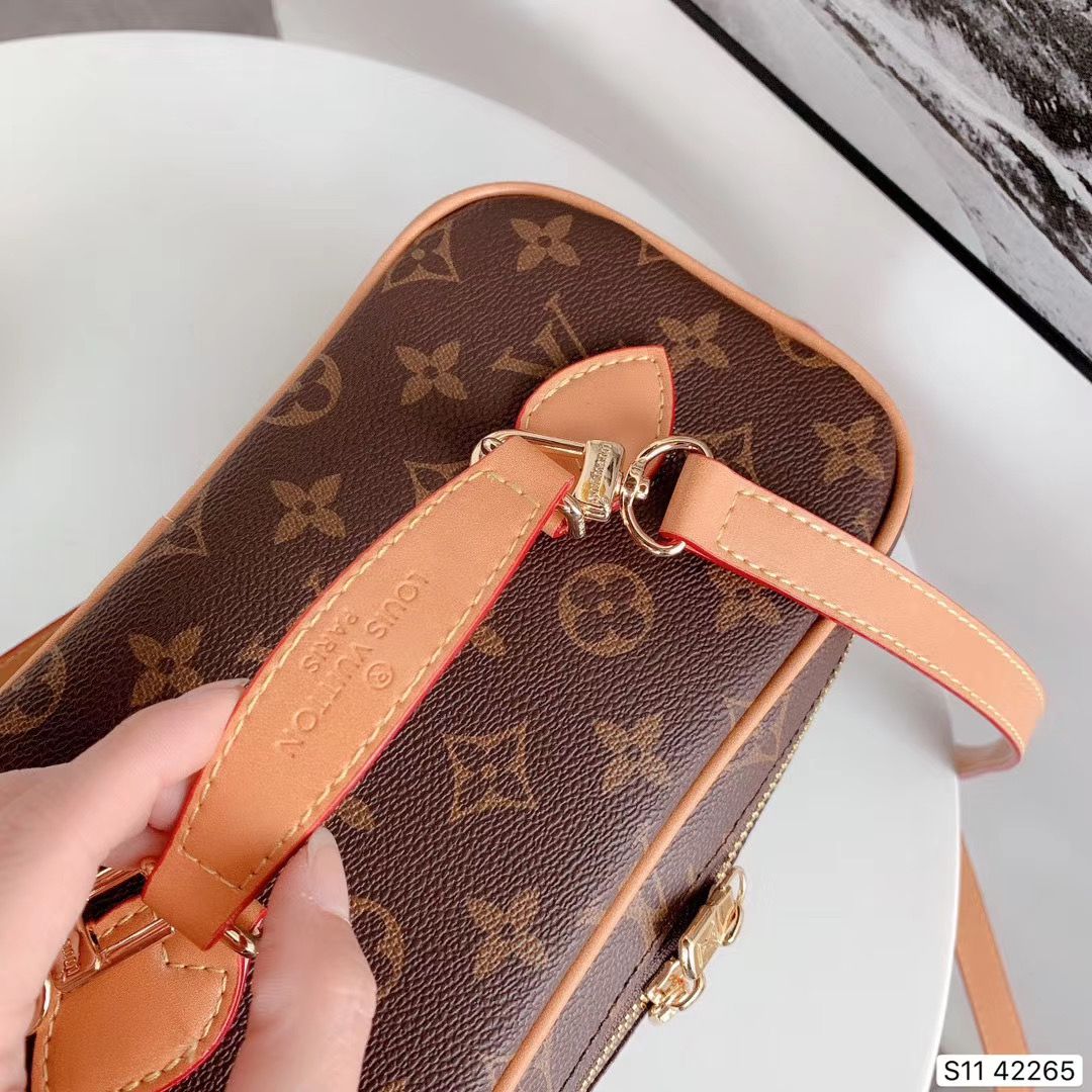 LV $60 gallery