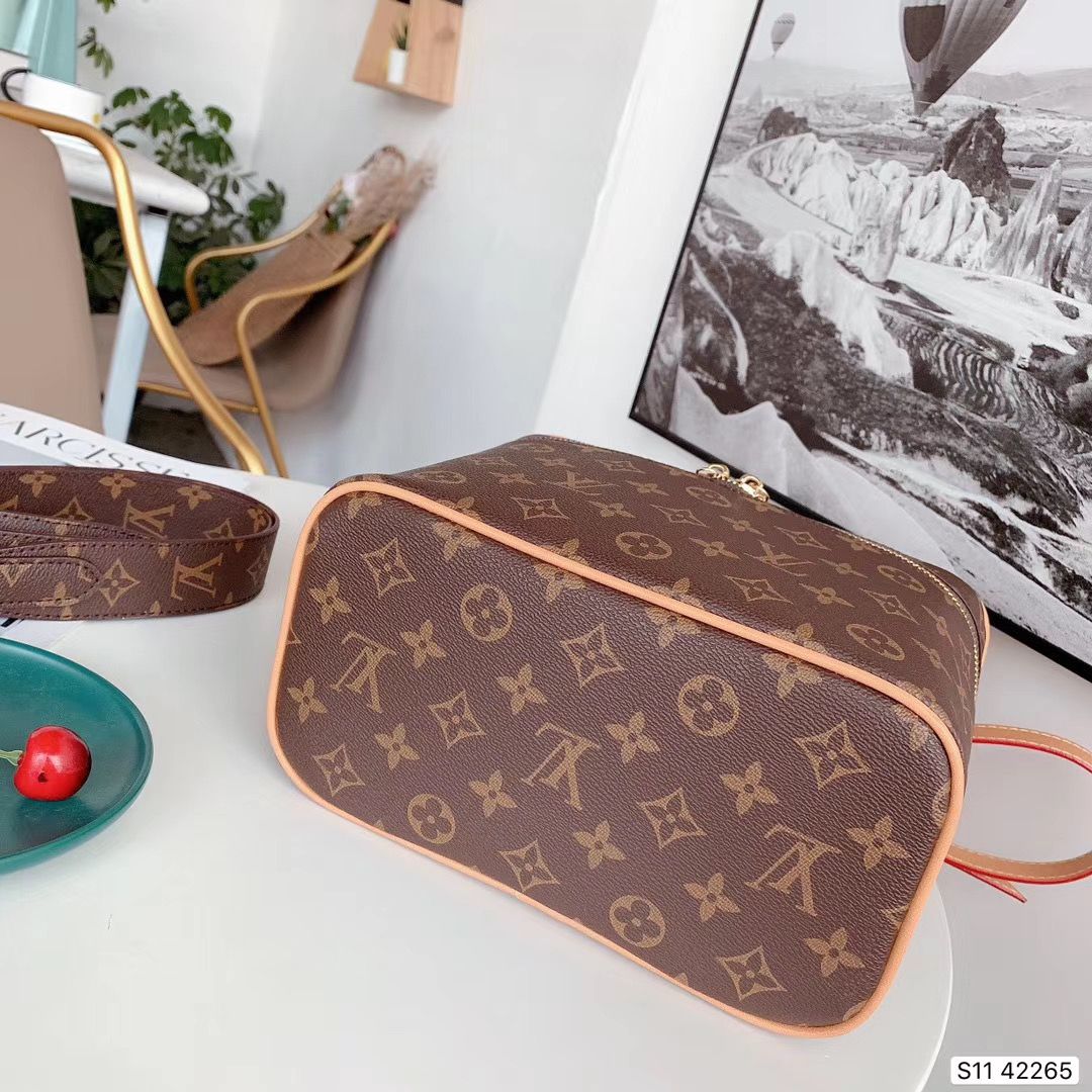 LV $60 gallery