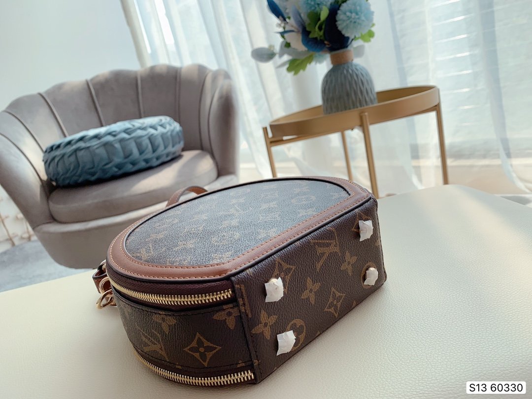 LV $60 gallery