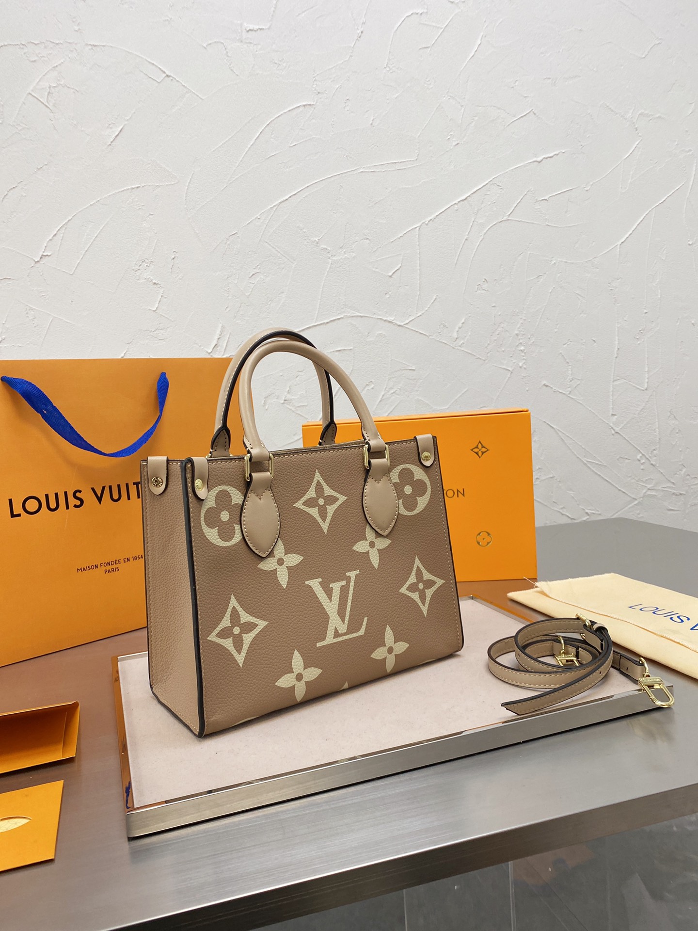 LV $60 gallery