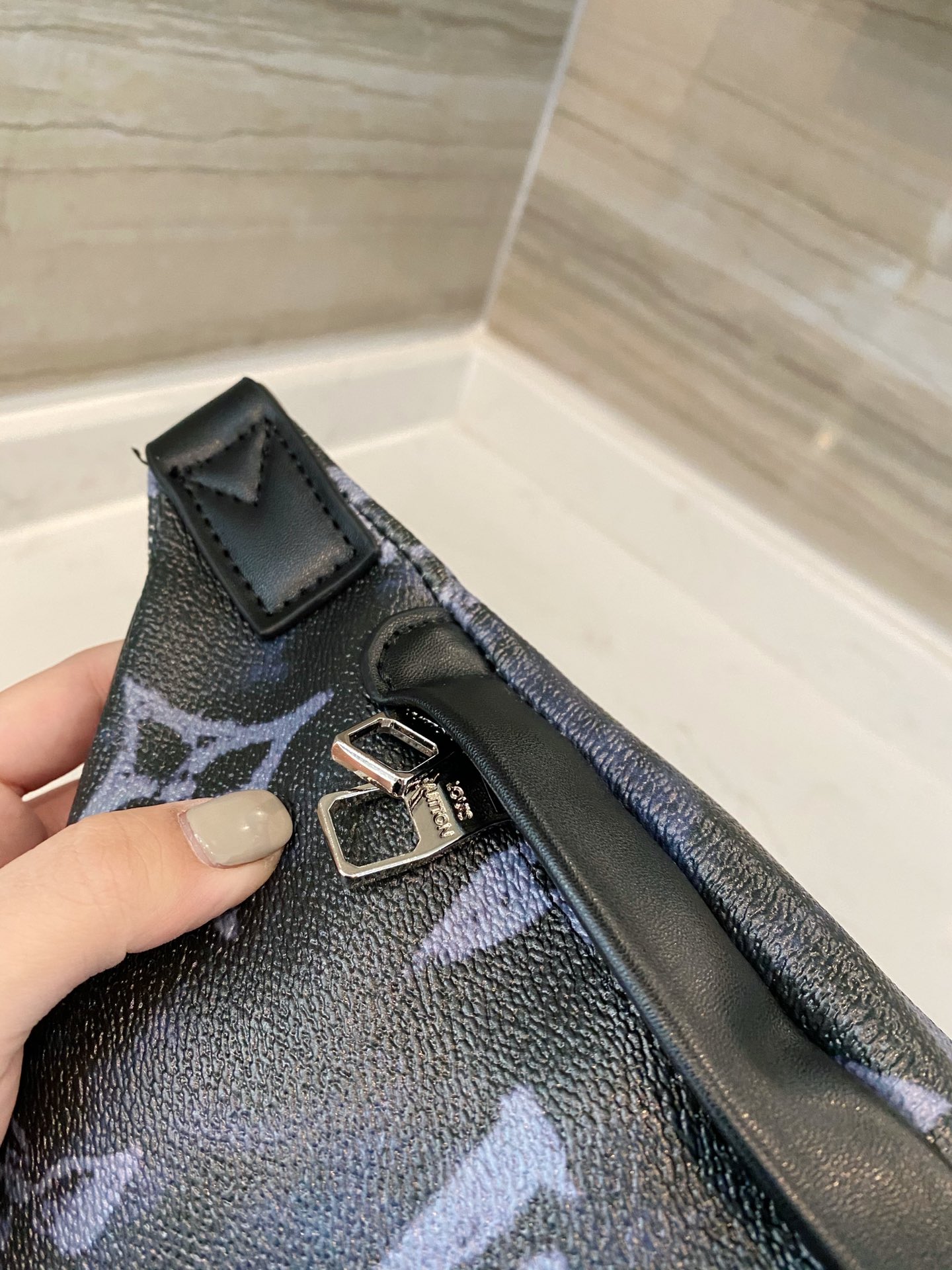 LV $60 gallery