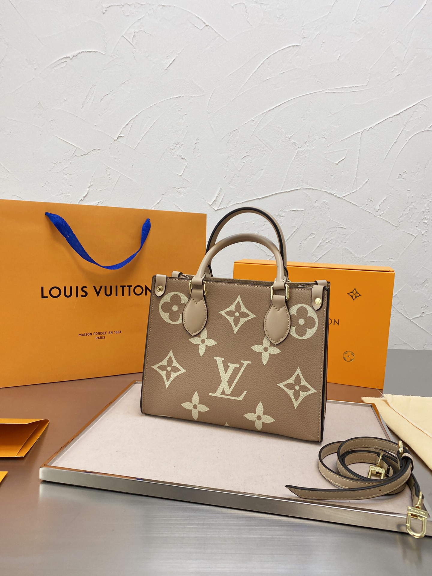 LV $60 gallery