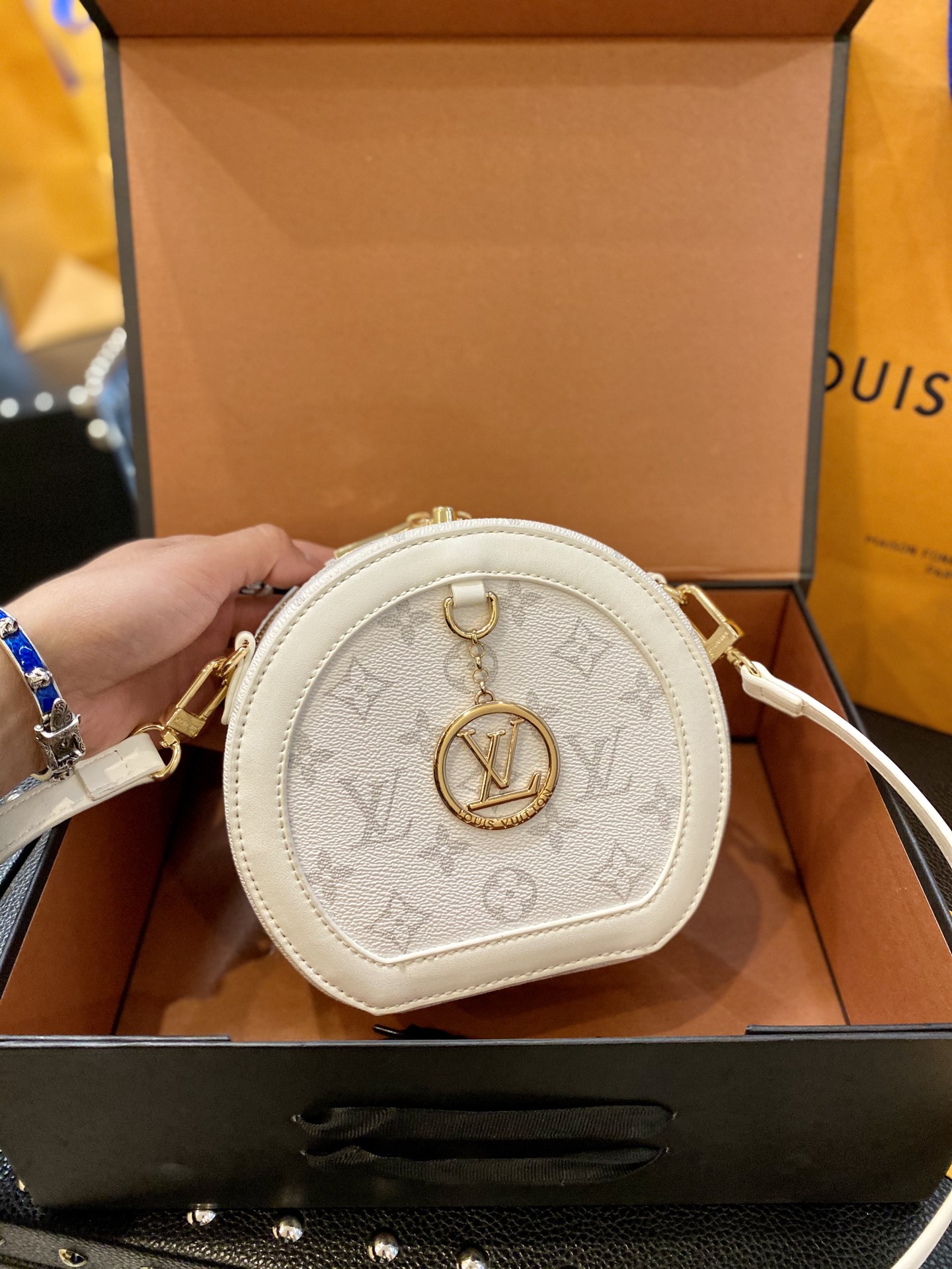 LV $61 gallery