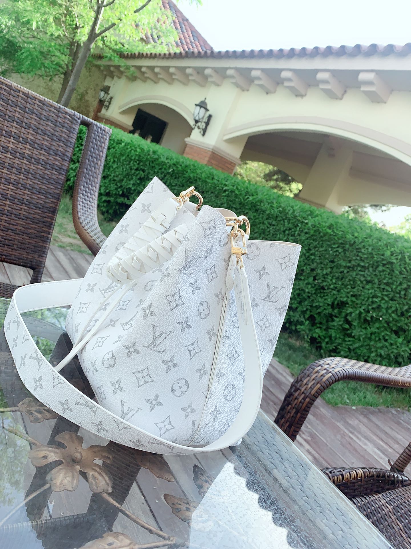 LV $61 gallery