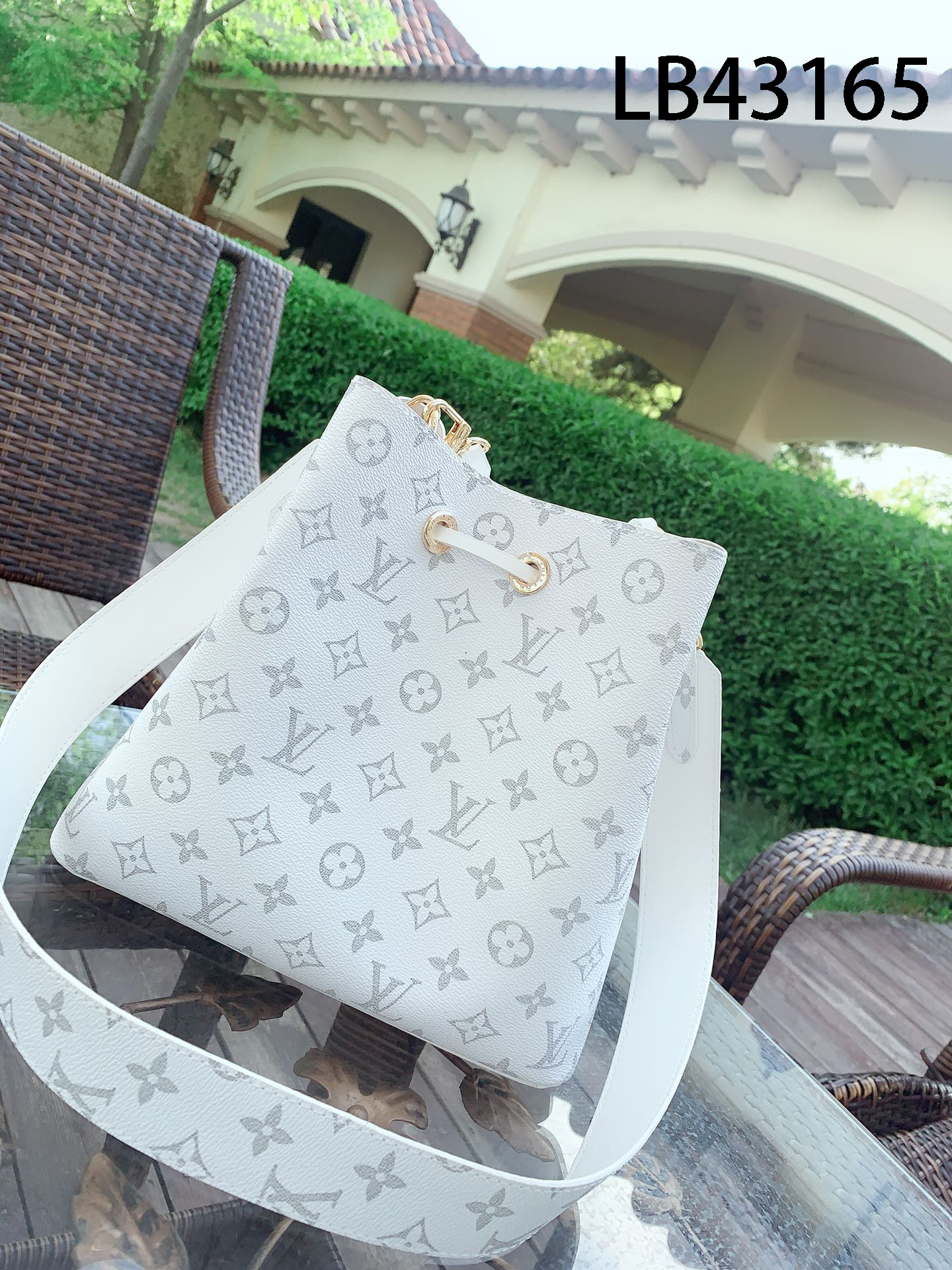 LV $61 gallery