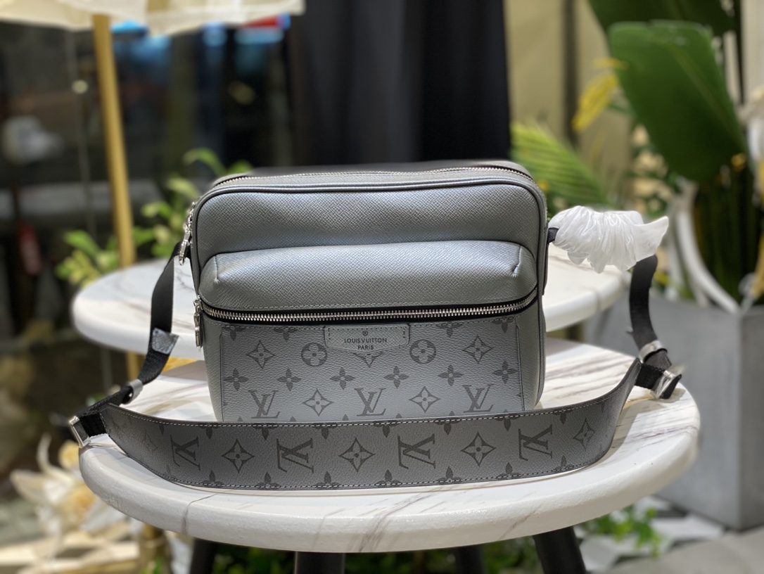 LV $62 gallery