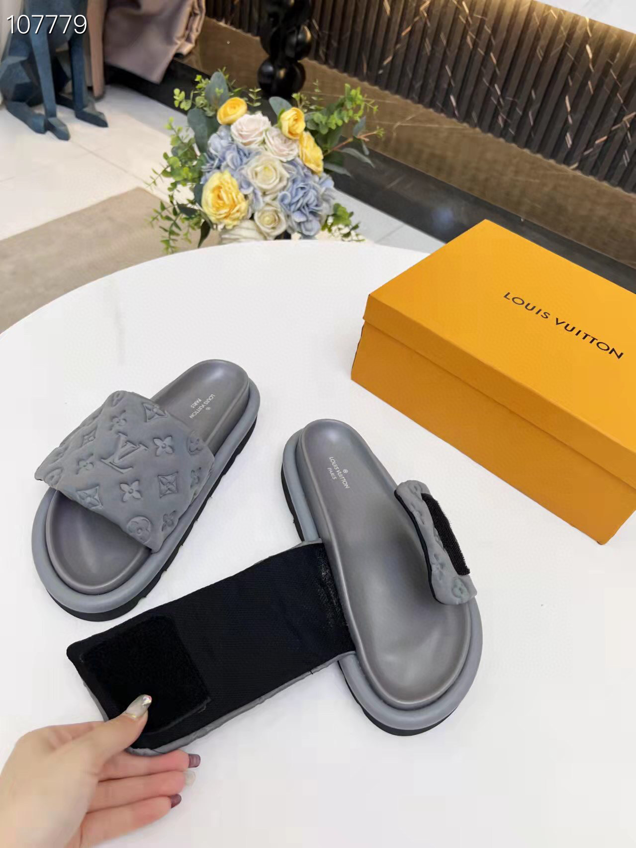 LV $62 gallery