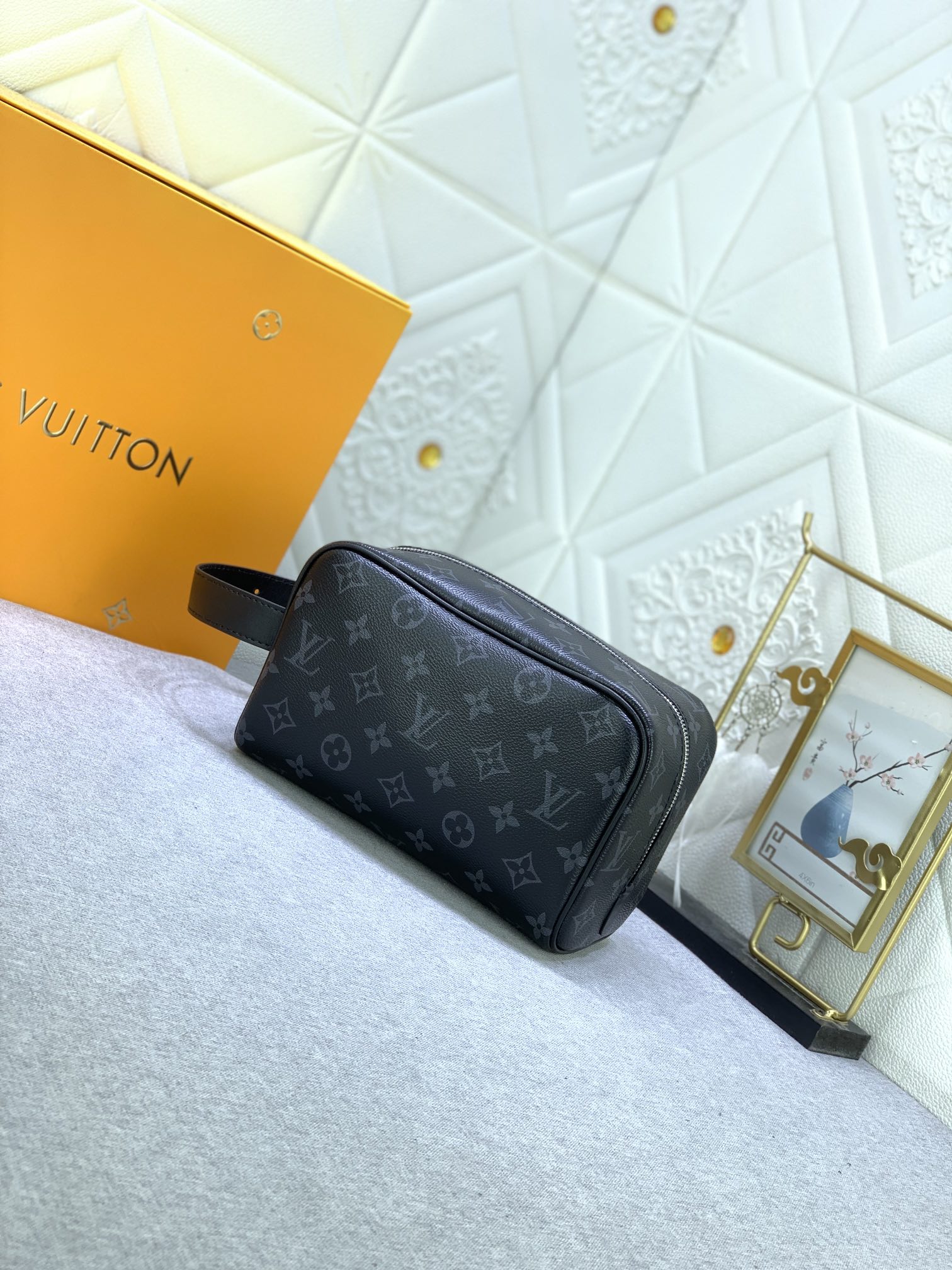 LV $62 gallery