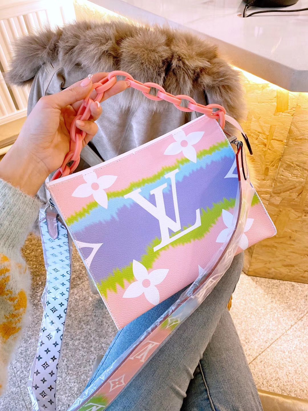 LV $62 gallery