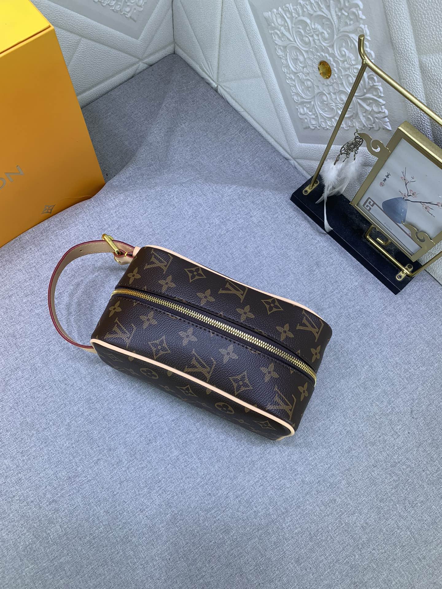 LV $62 gallery