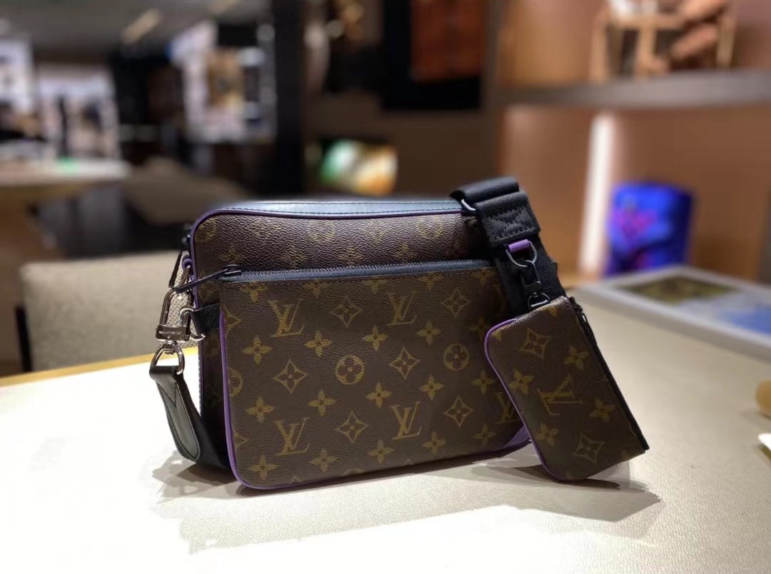 LV $62 gallery