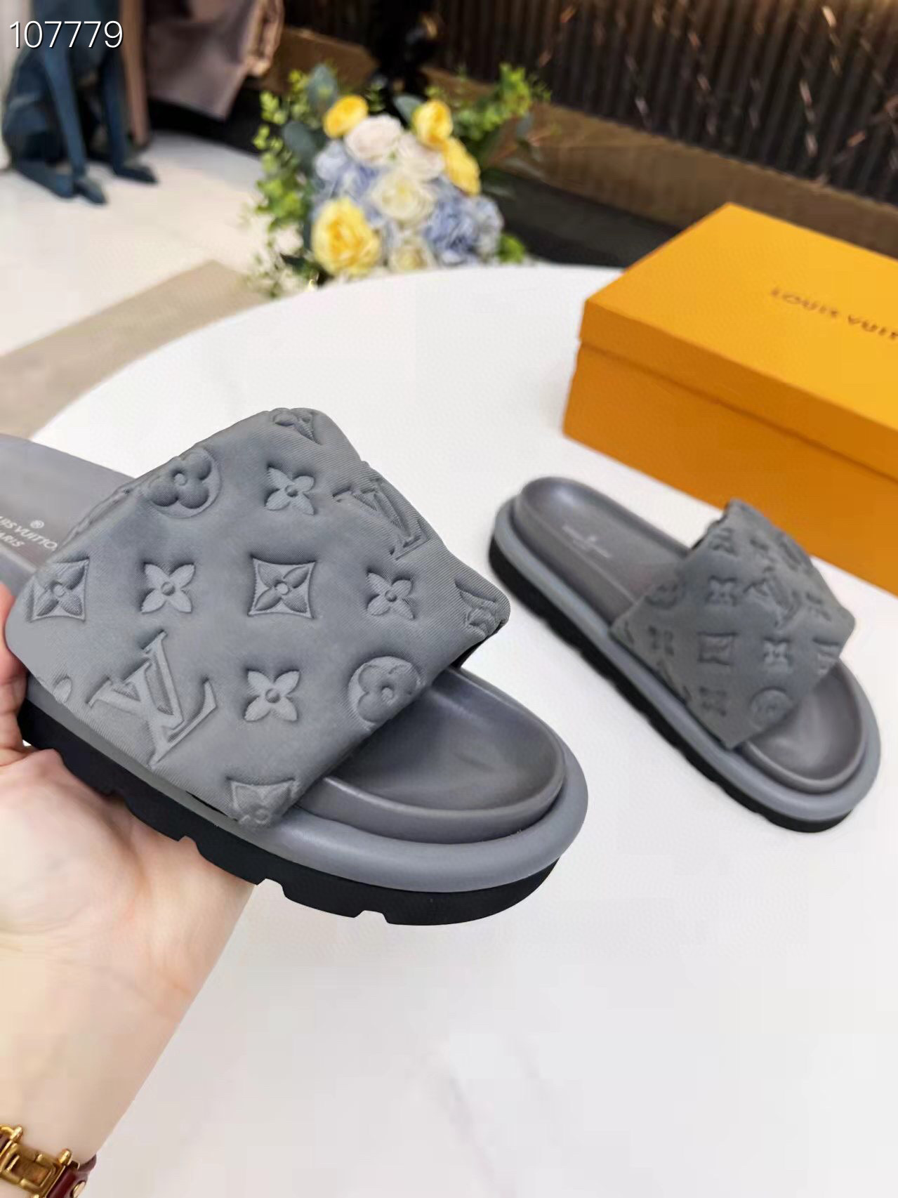 LV $62 gallery