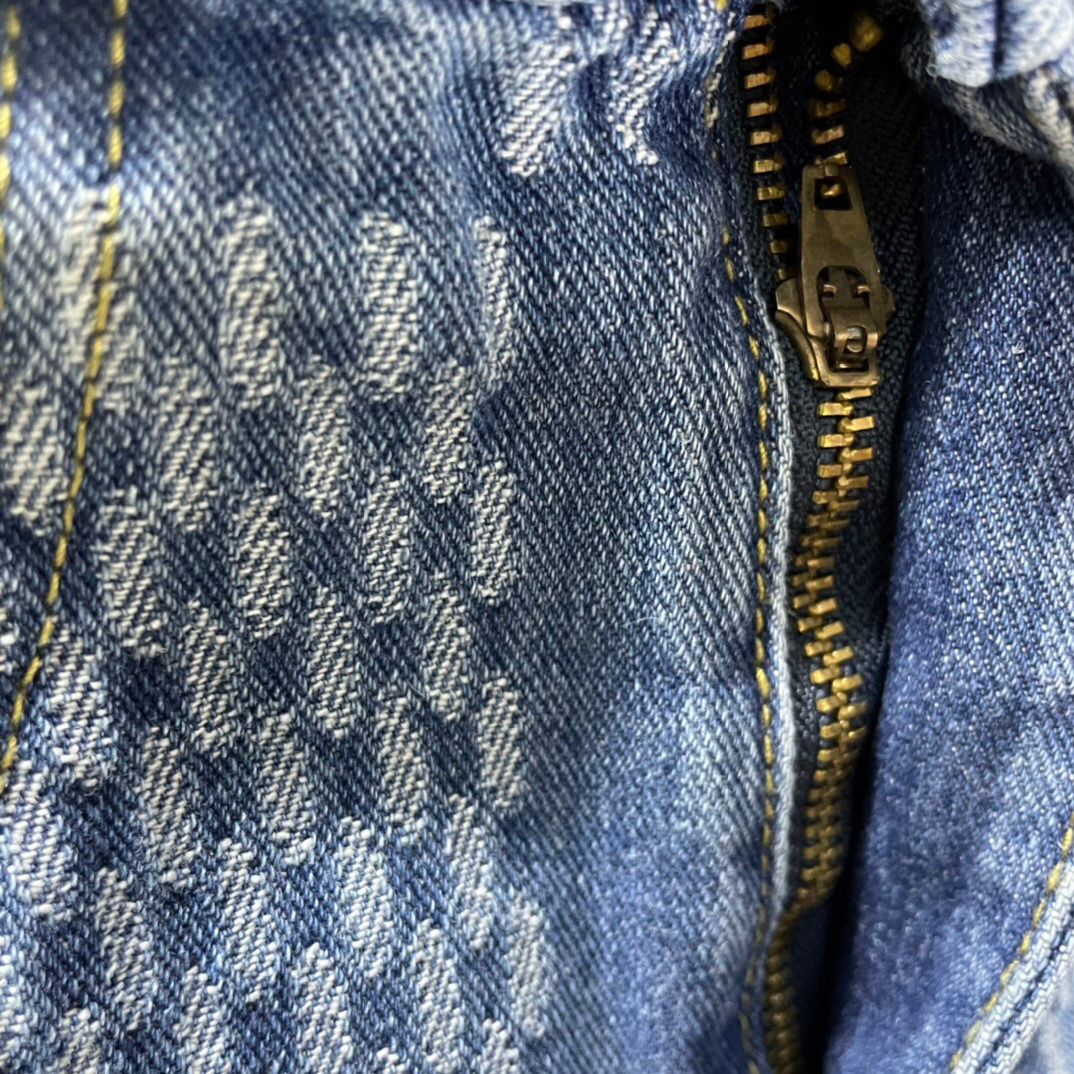 LV $62 gallery