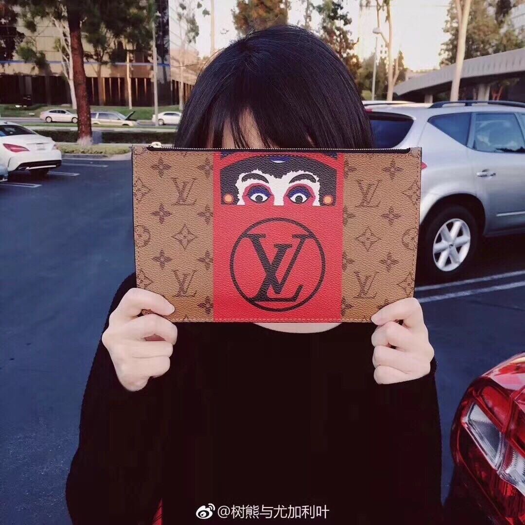 LV $62 gallery