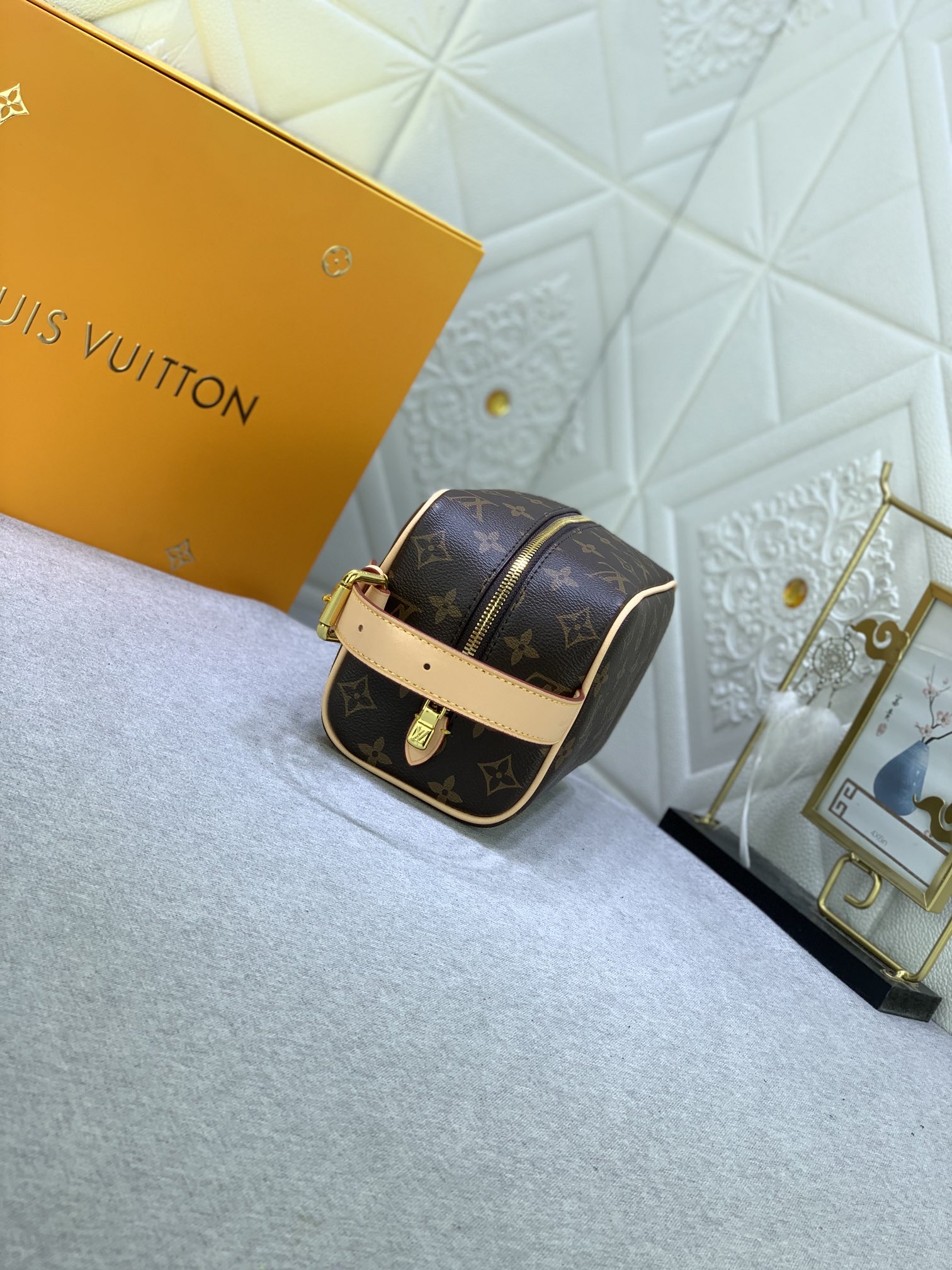 LV $62 gallery