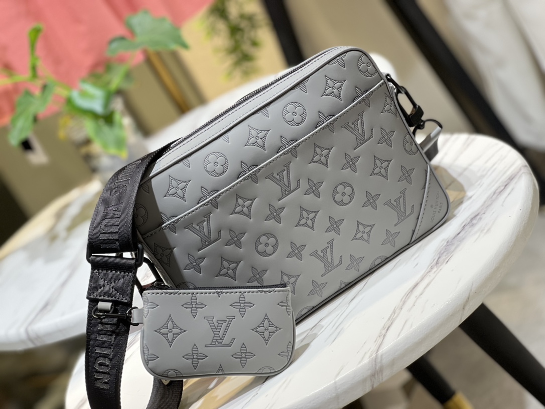 LV $62 gallery