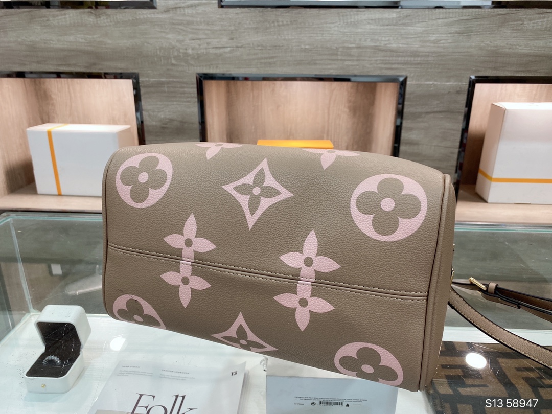 LV $62 gallery