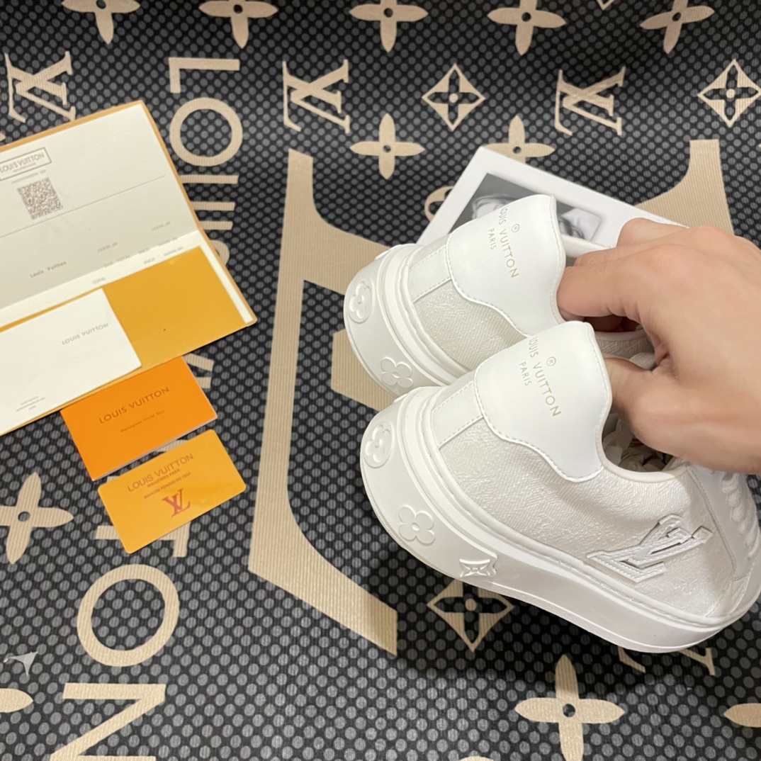 LV $62 gallery