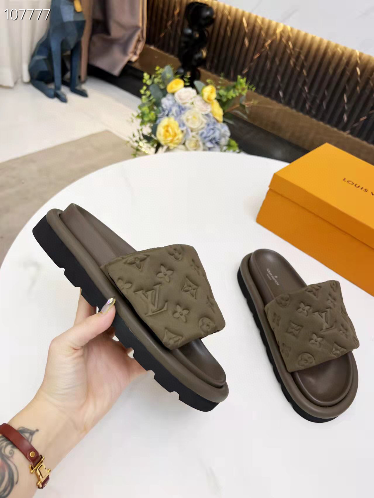 LV $62 gallery