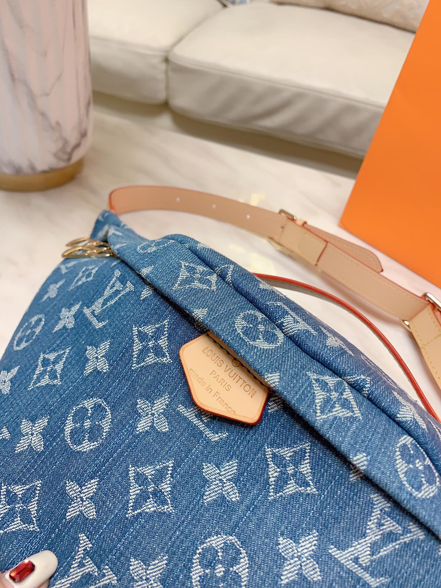 LV $62 gallery