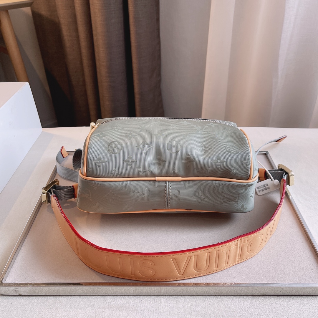 LV $68 gallery