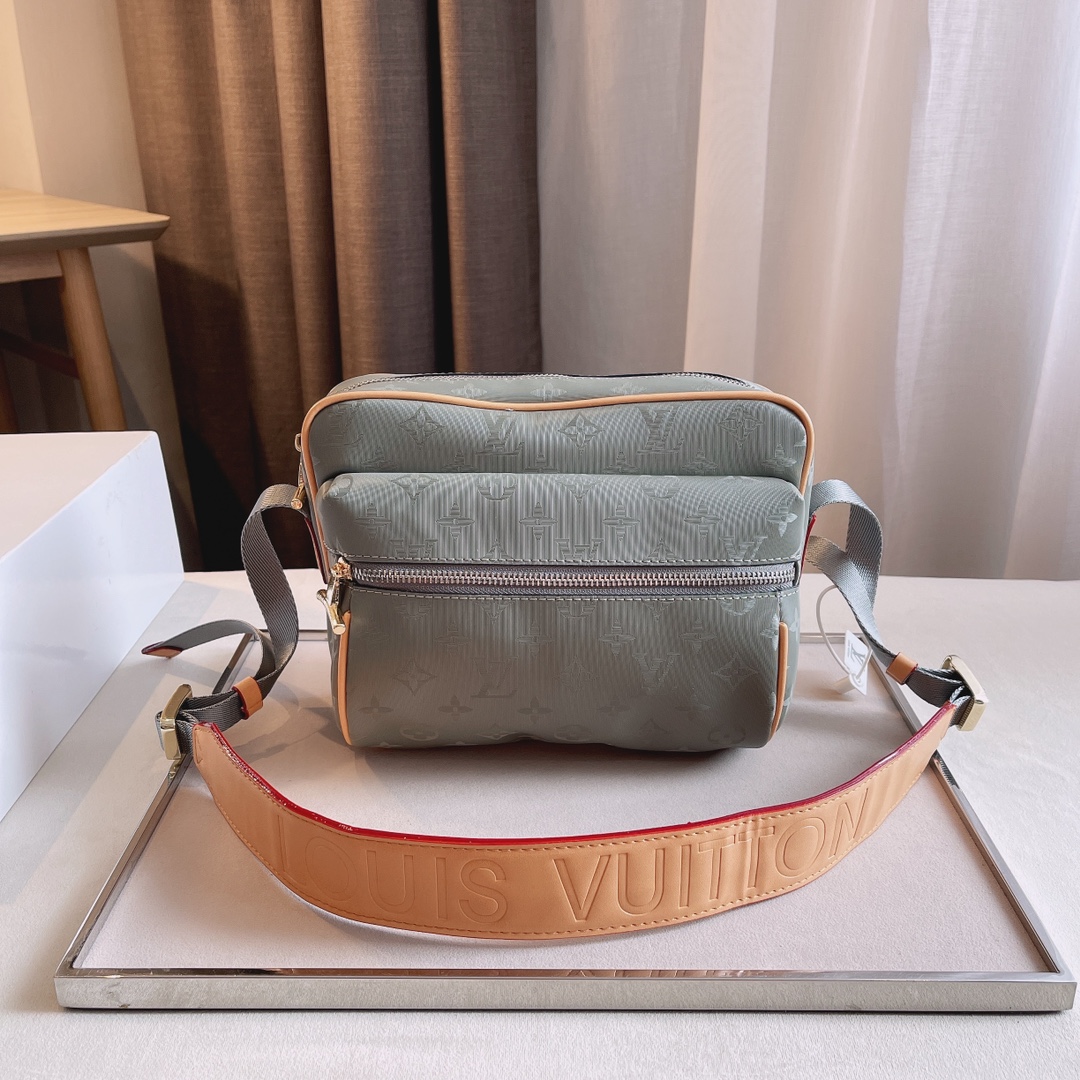 LV $68 gallery