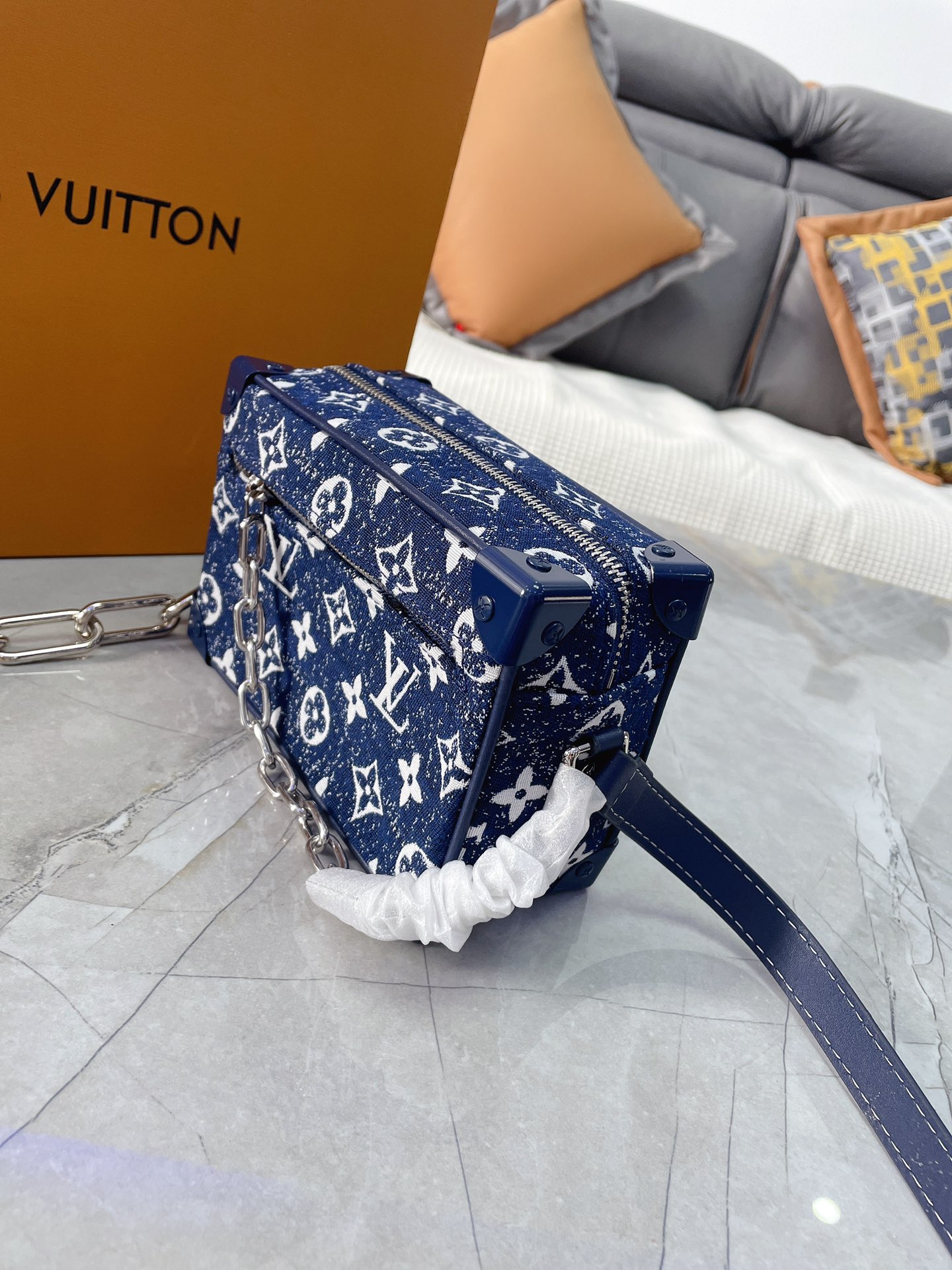 LV $70 gallery