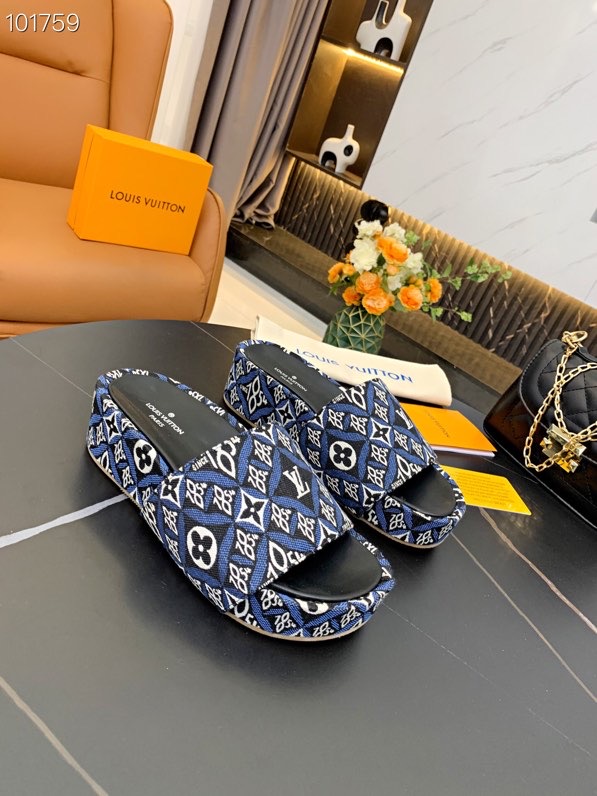 LV $70 gallery