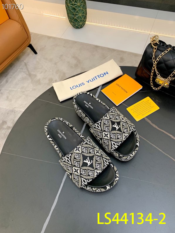 LV $70 gallery