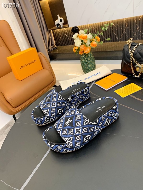 LV $70 gallery