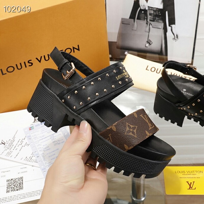 LV $70 gallery