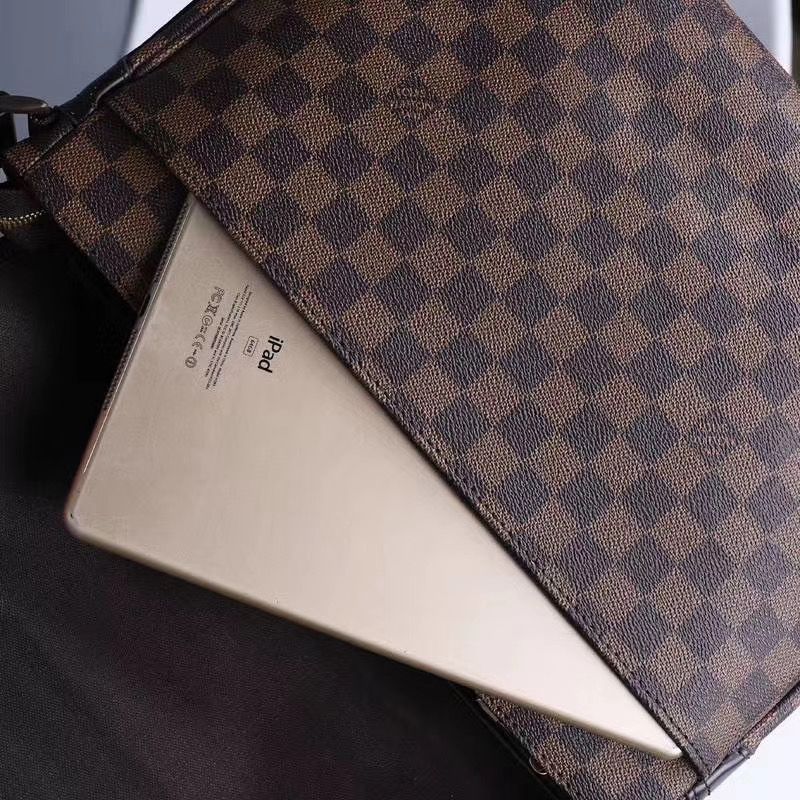 LV $70 gallery