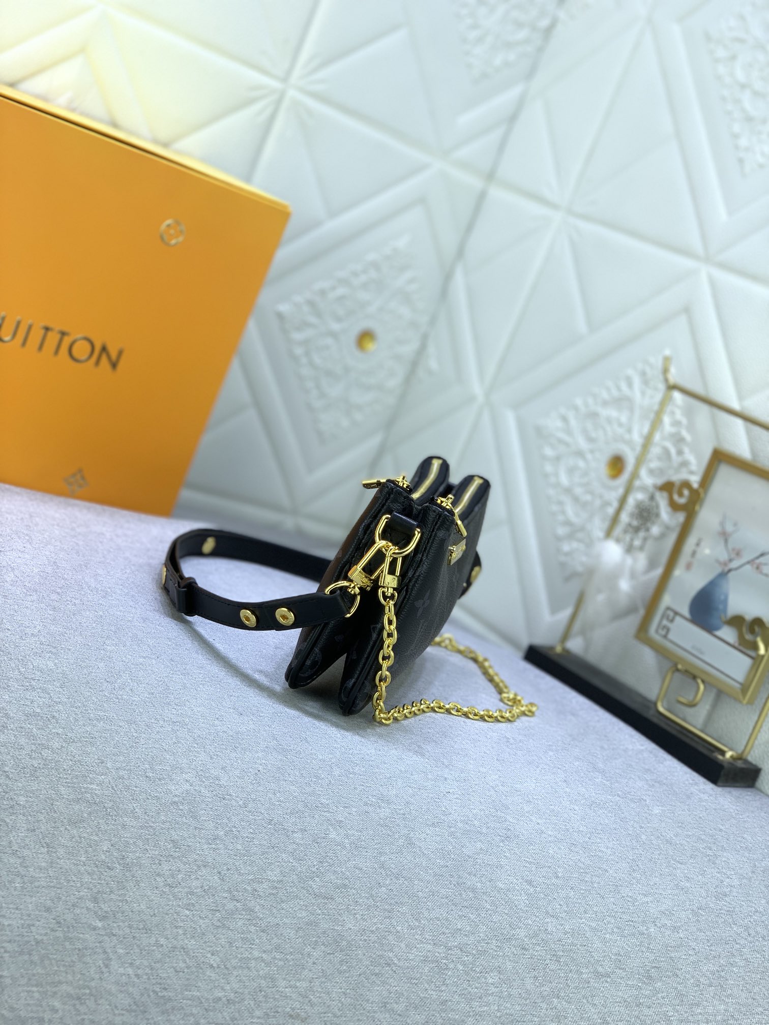 LV $70 gallery