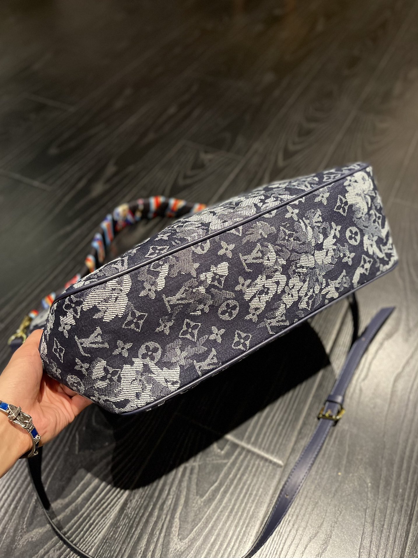 LV $70 gallery