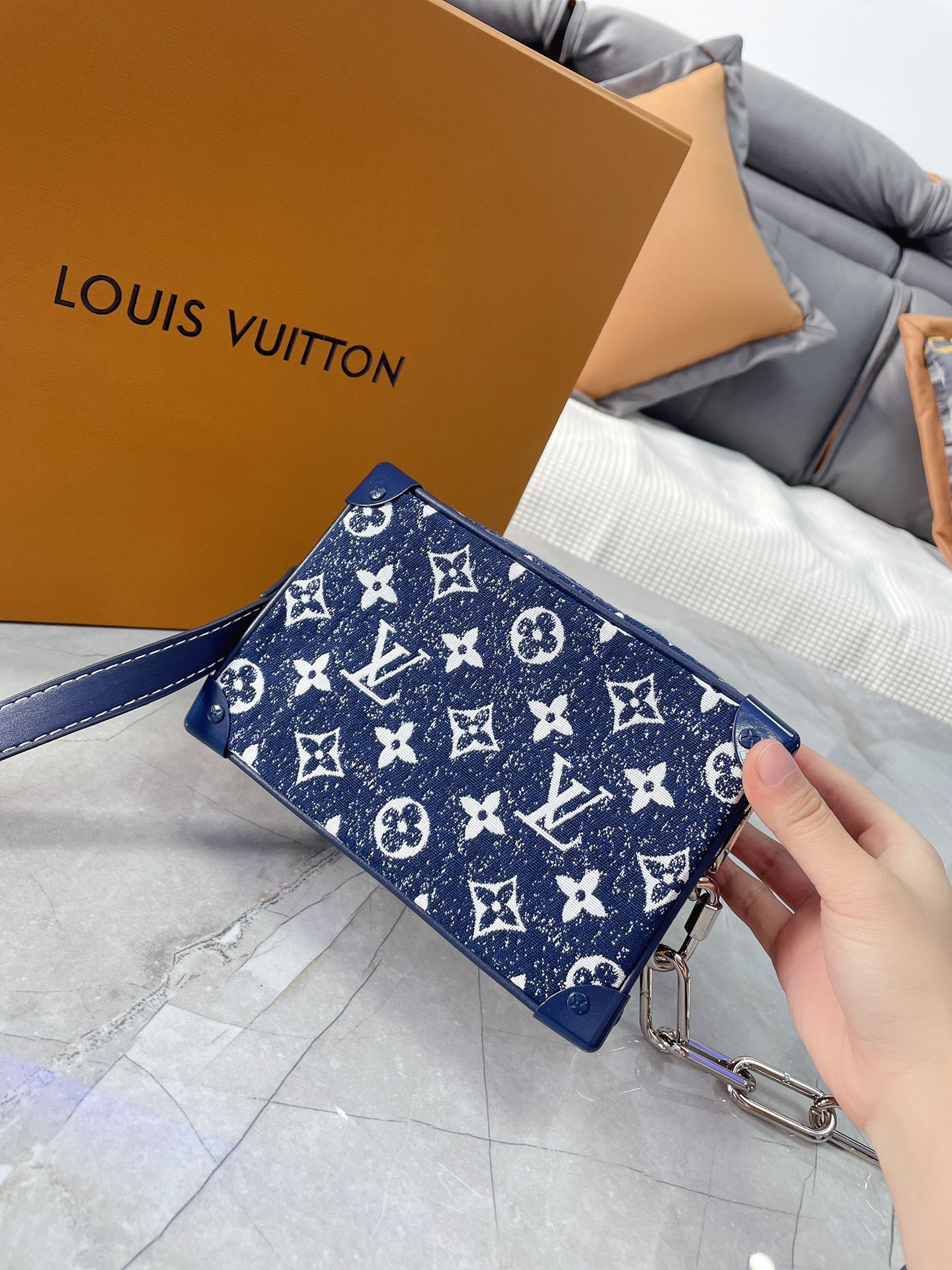 LV $70 gallery