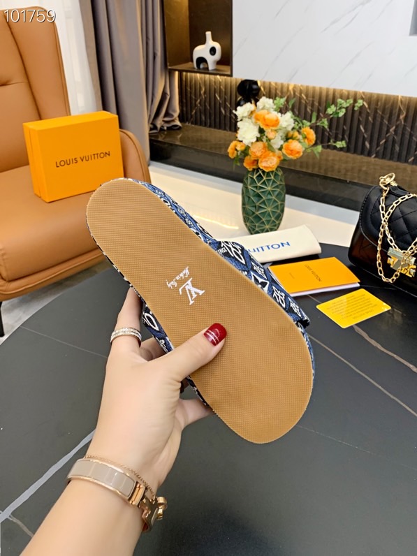 LV $70 gallery