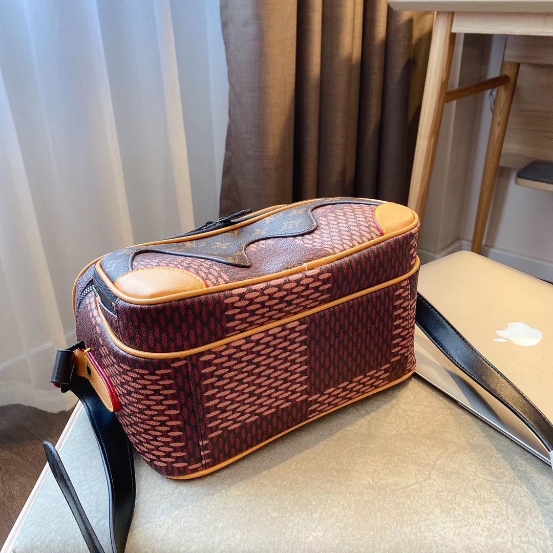 LV $70 gallery