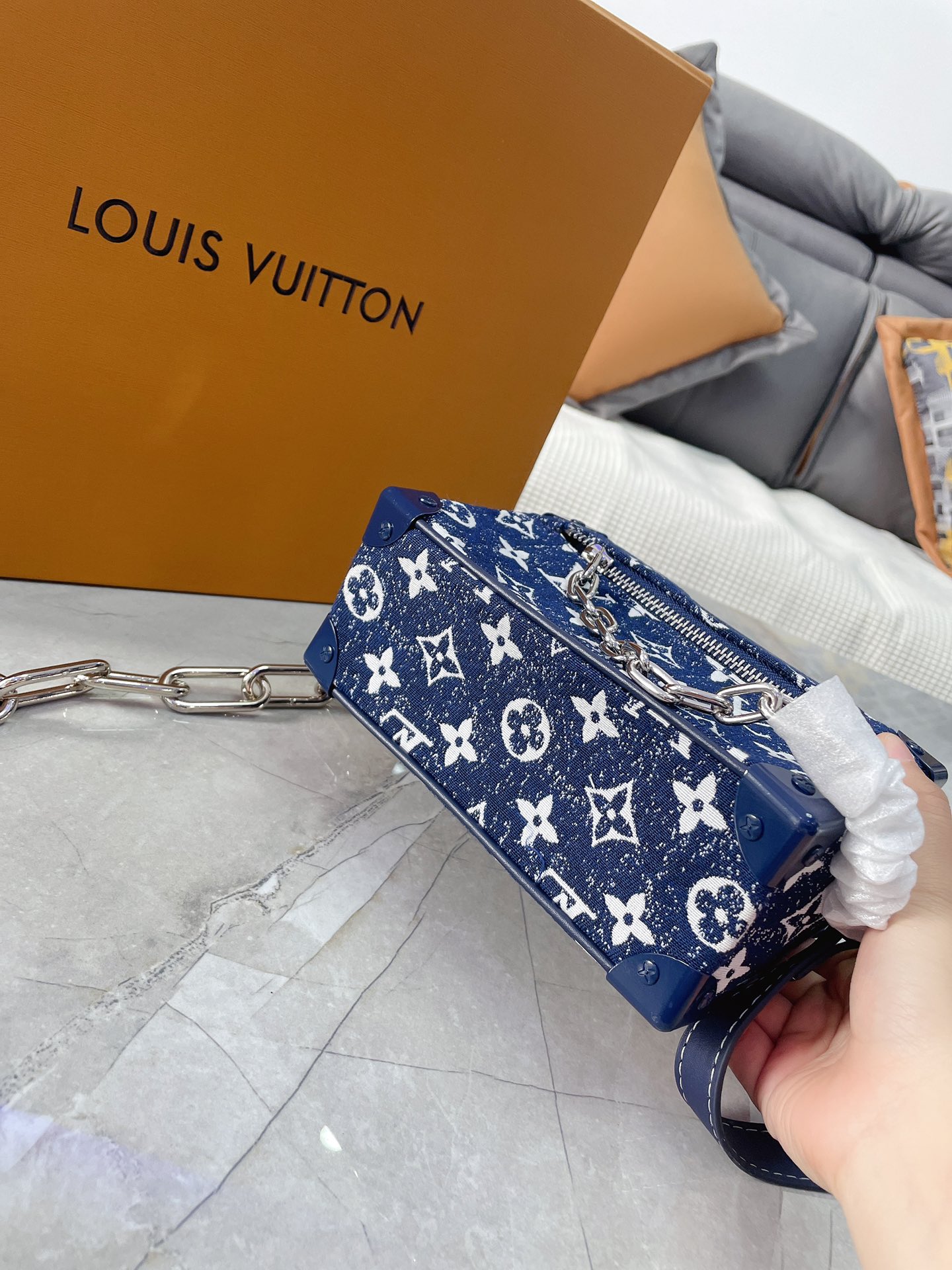 LV $70 gallery