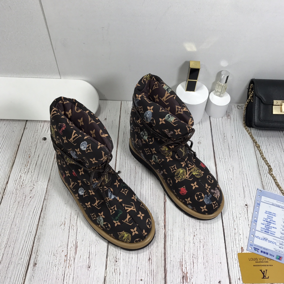 LV $70 gallery