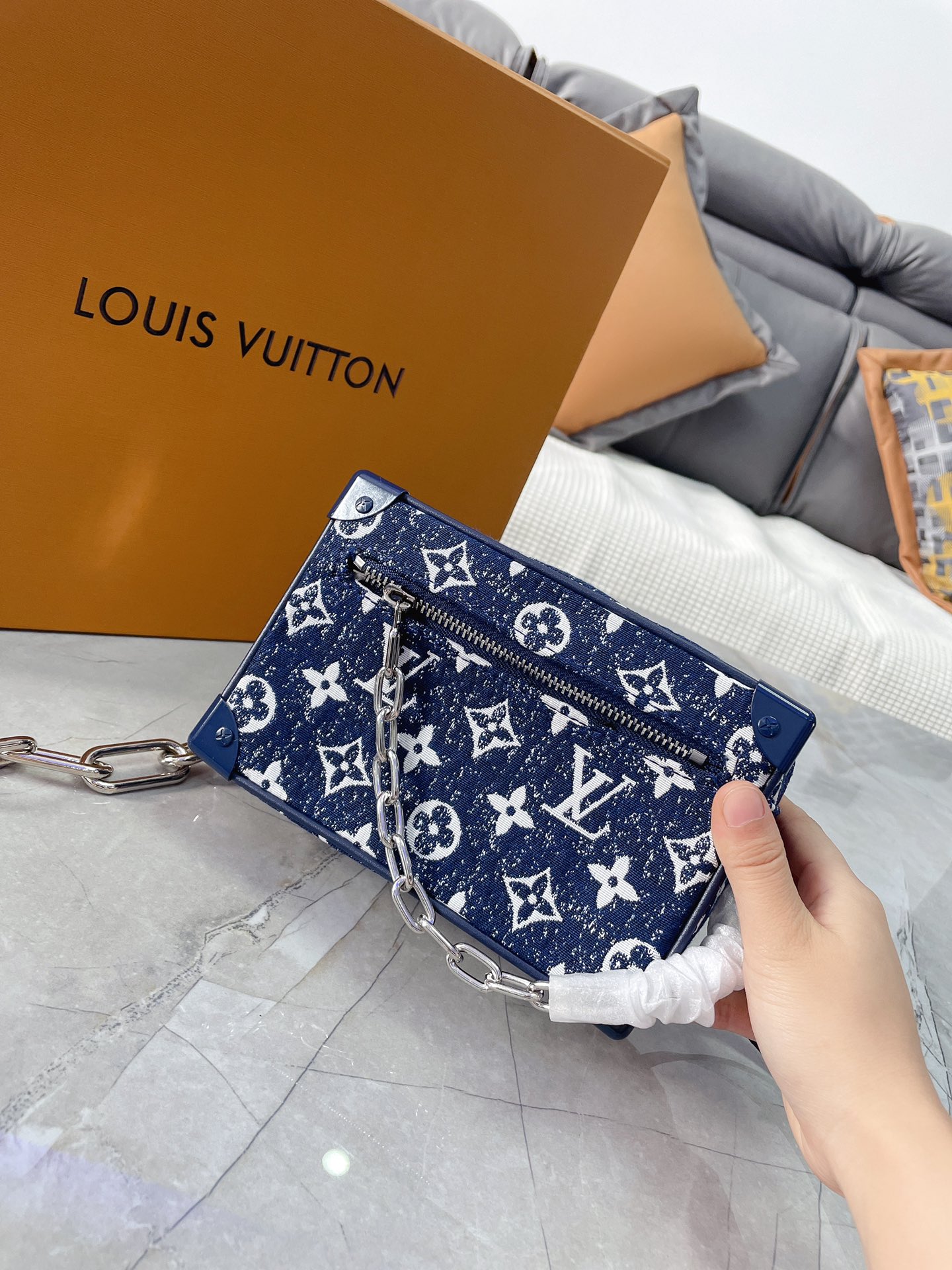 LV $70 gallery