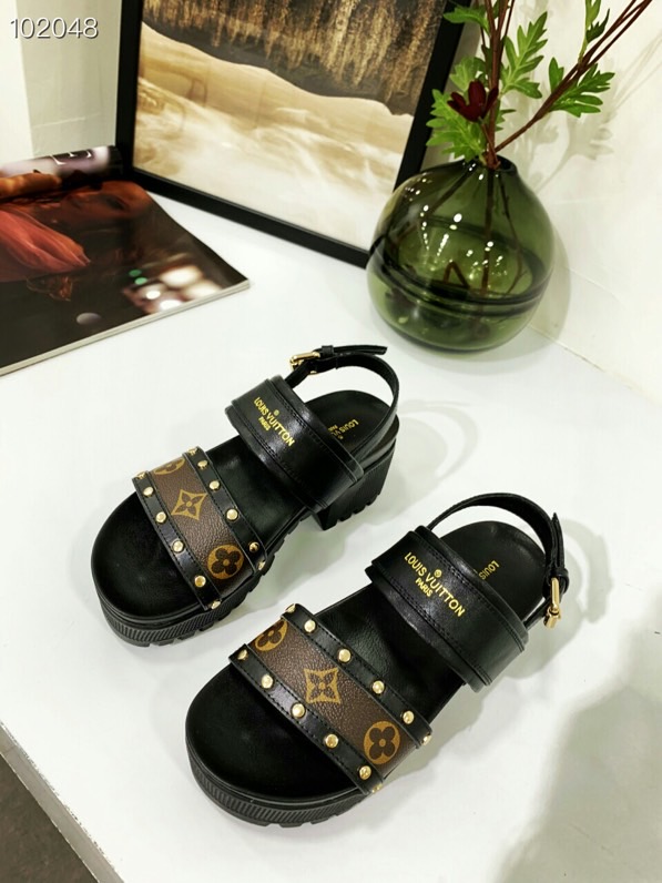 LV $70 gallery