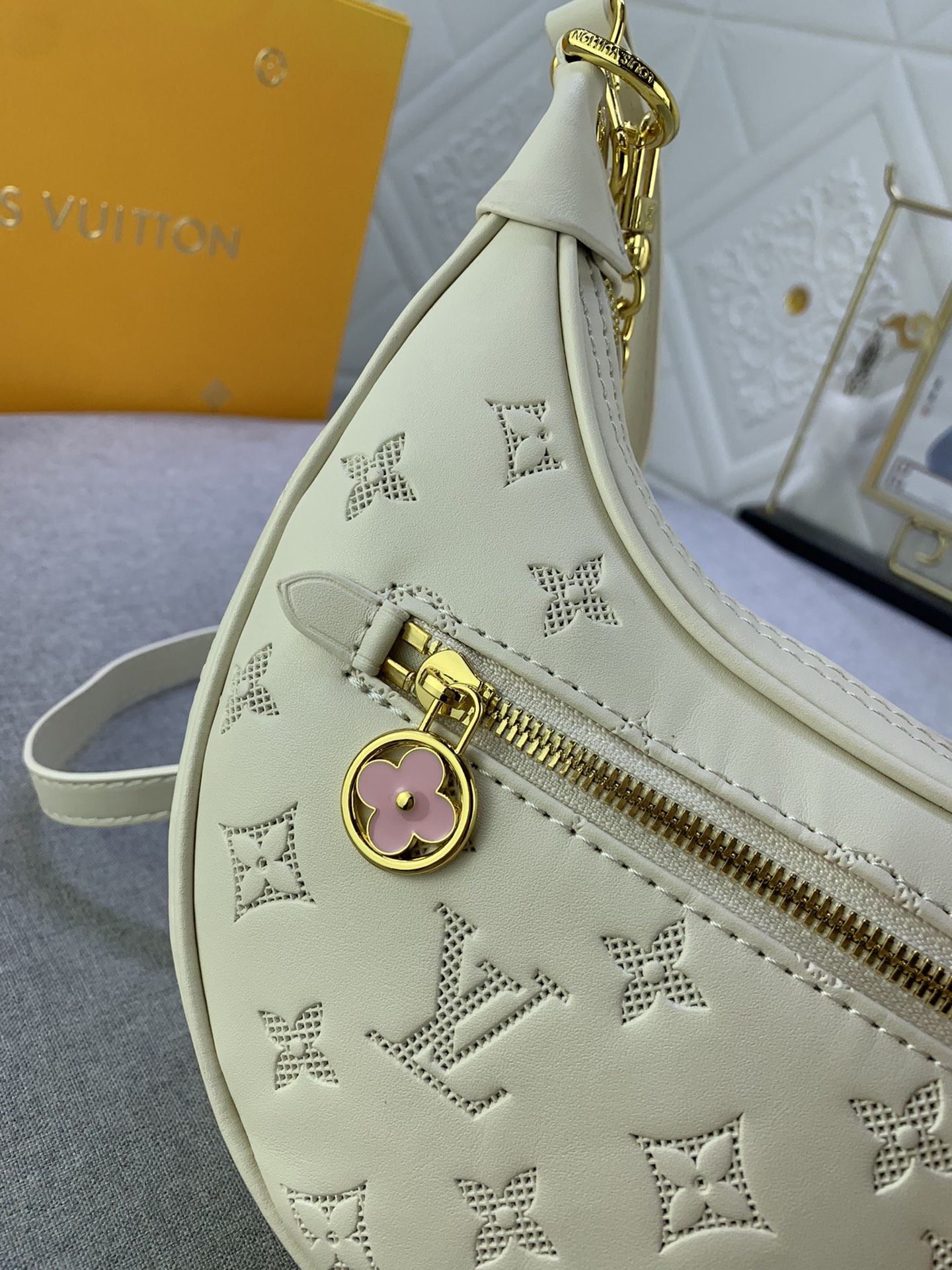 LV $70 gallery