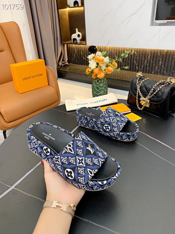 LV $70 gallery