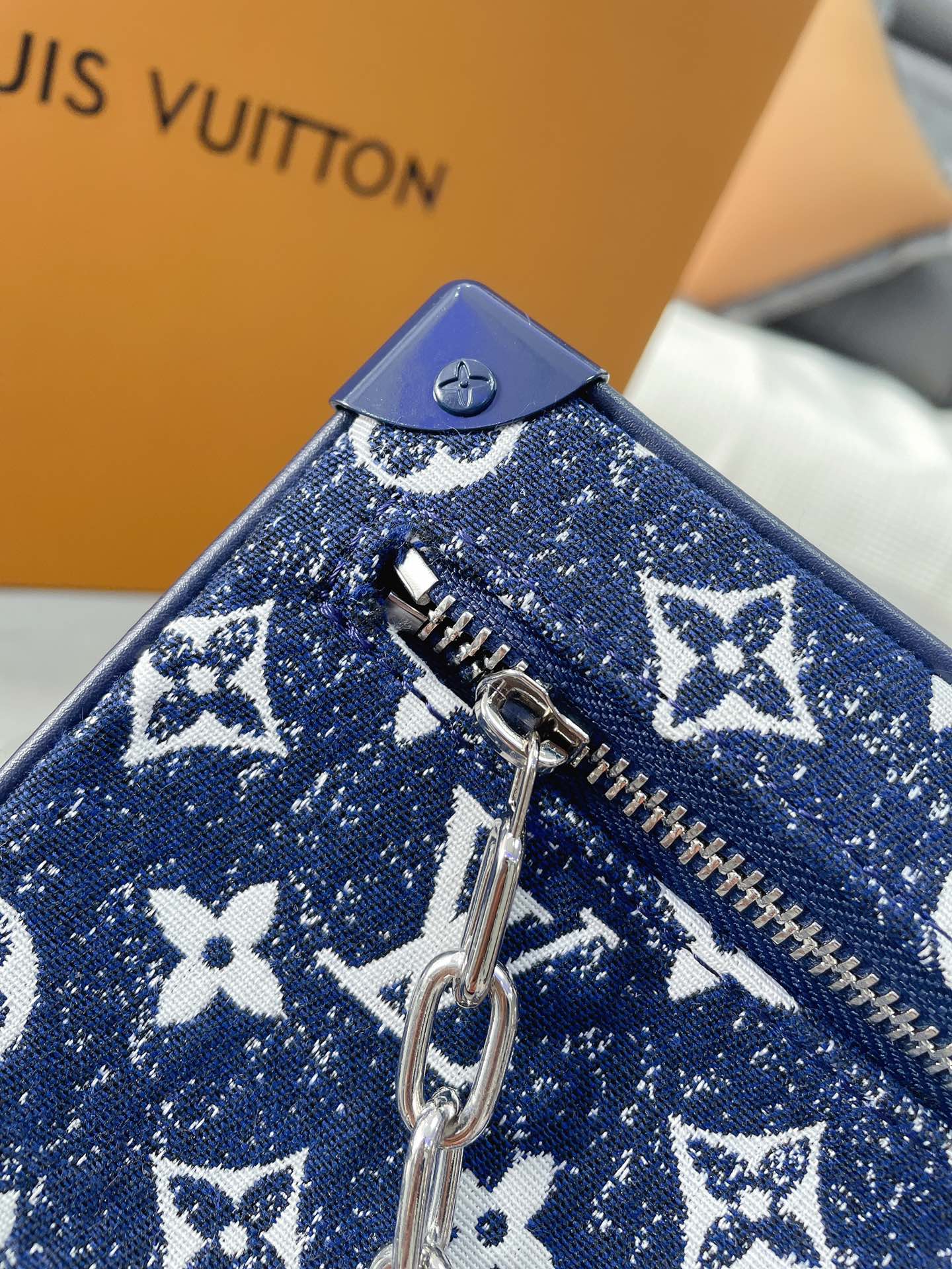 LV $70 gallery