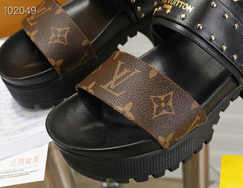 LV $70 gallery