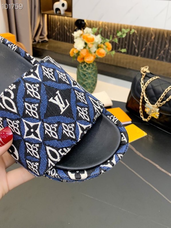 LV $70 gallery