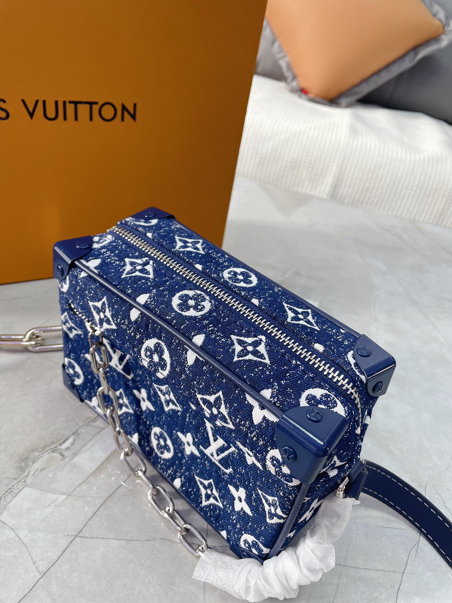 LV $70 gallery